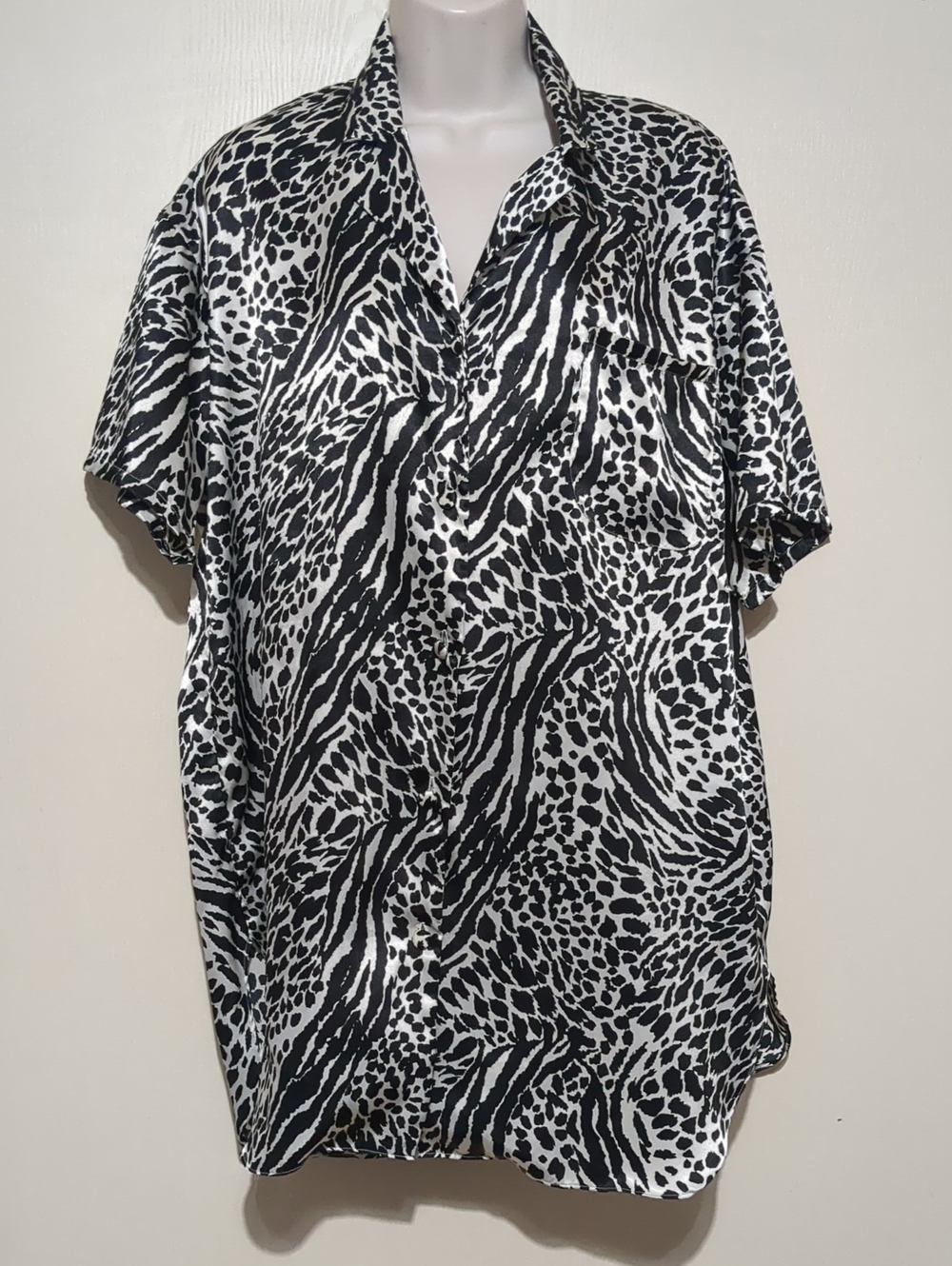 Vintage 90's Y2K Victoria's Secret Satin Animal Print Sleepshirt Small